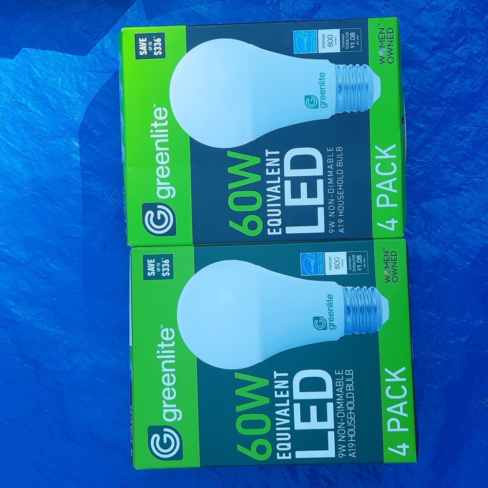 Greenlite 9W LED lightbulbs 60W 2 packs 8 bulbs